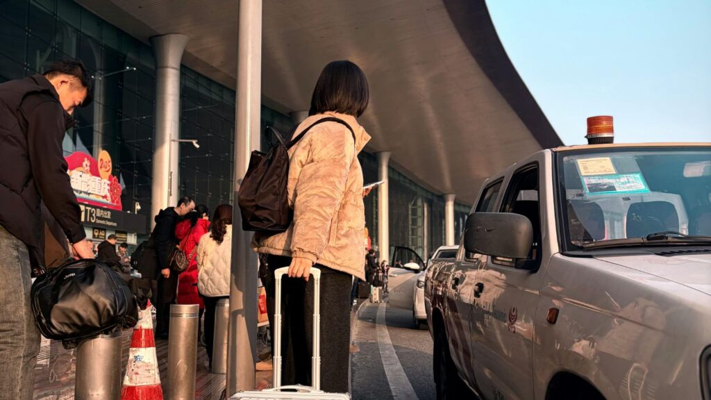 Dojazd na lotnisko z psem jest możliwy różnymi środkami transportu.